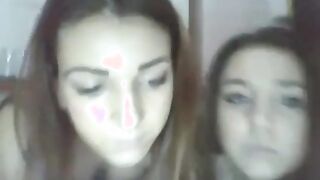 Le due sorelle bisex che fanno video insieme su OF