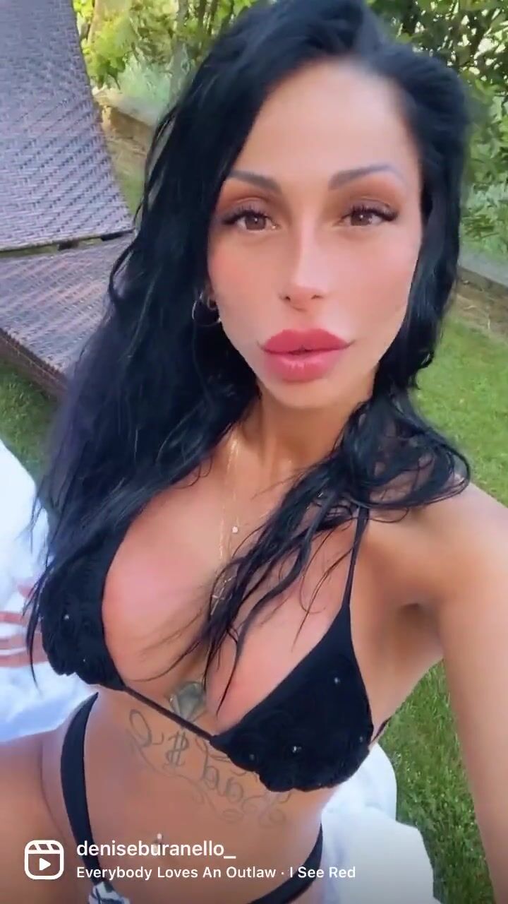 Denise Buranello bikini esplosivo