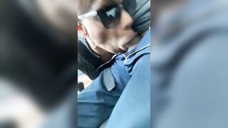 Trans fa un bocchino a taxista nera in macchina