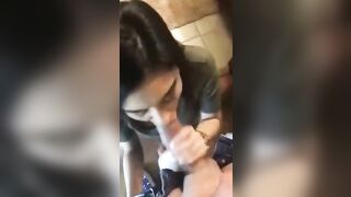 Pompino della sorella piccola di mia moglie