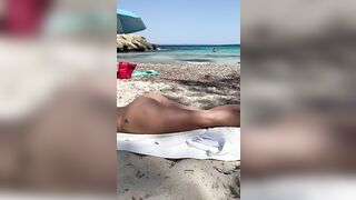 Milf italiana fica Nuda in spiaggia