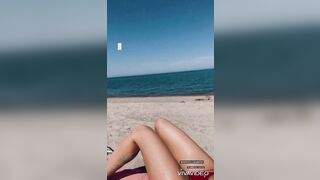 Rosy Maggiulli al mare con le amiche