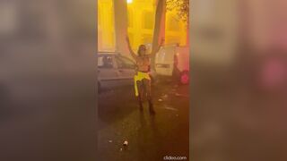 Priscilla Salerno nuda in piazza per la Salernitana rimasta in serie A