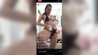 Paola Saulino Insaponamento e tette in live IGRAM