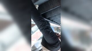 Upskirt in metropolitana Milano