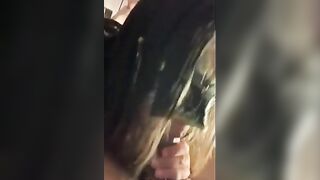 Si fa venire in bocca e la sputa sul cazzo