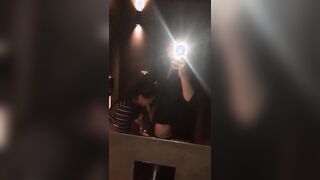 Ripresa in un bagno pubblico mentre mi fa un pompino