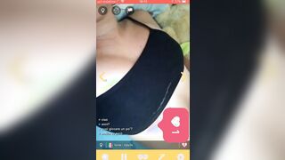 Teen italiana esce la tetta in live Igram