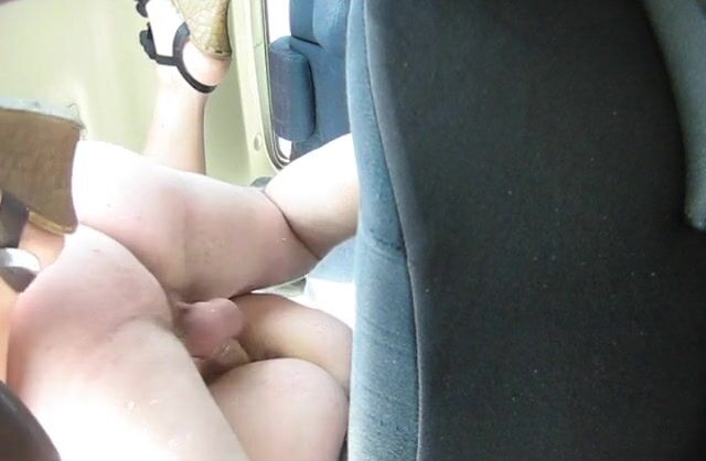 Sesso in auto con battona
