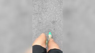 In giro per Milano in minigonna a rizzare cazzi