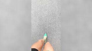 In giro per Milano in minigonna a rizzare cazzi