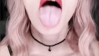 Mi piace farmi rompere il culo come una verginella