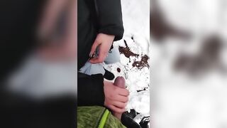 Sega all'aperto in una giornata nevosa