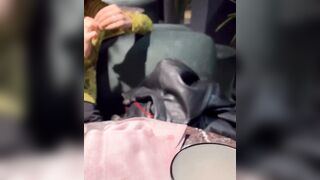 Quando vado al ristorante mi diverto a stuzzicare i camerieri e mariti guardoni