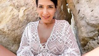 Si spalma le tette di crema al mare e si fa palpare dal marito C4