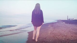 Esibizionismo al mare tettona italiana