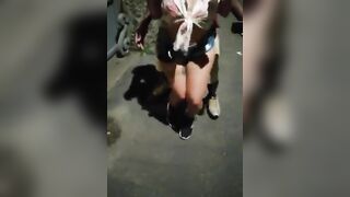 Mi struscio sul cazzo di un ragazzo nero in strada