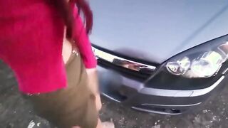 Ragazza italiana troia scopata sul cofano della macchina