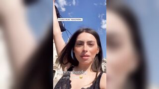 Ilenia diciottenne milanese esibizionista fa la troia in pubblico