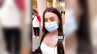 Ilenia diciottenne milanese esibizionista fa la troia in pubblico