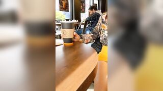 Coffee time al bar senza slip