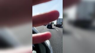 Esibizioniste ubriache mezze nude in autostrada Bologna