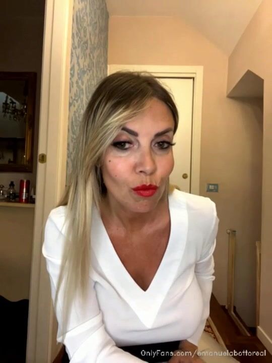 Manuela Botto Diretta Of si spoglia per i suoi fans in diretta