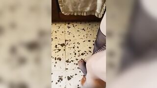 Coppia Viterbo scopa in cucina Pov