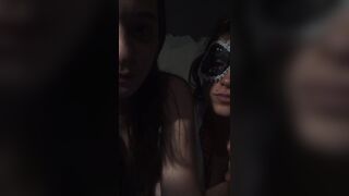 Non siamo per niente timide - Amiche bisex slinguano su C4