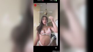 Noemi bikini Tiktok