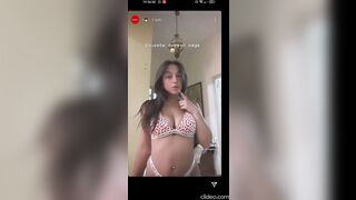 Noemi bikini Tiktok