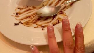 Al ristorante senza mutandine