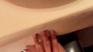 Al ristorante senza mutandine