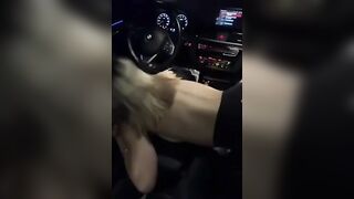 Me lo faccio spompinare in auto da questa puttanella 19 enne