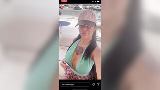 Priscilla Salerno in relax in barca