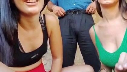 Ragazzi qua la situazione degenera gli sta diventando il cazzo duro