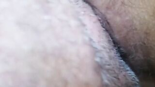 Lingua sulla sua fica pelosa