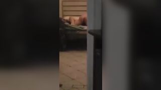 Coinquilino li becca a scopare