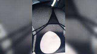 Car Sex moglie romana in attesa di amicizie si masturba in auto