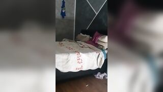 Me lo sbatte in bocca appena sveglia