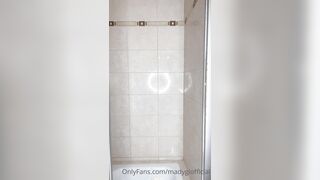 Mady_Gio tettona Doccia Paint