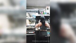 Sara Piras e il caffè macchiato dalle tettone