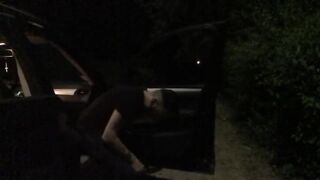 Andiamo a scopare in un parcheggio di notte