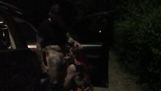 Andiamo a scopare in un parcheggio di notte