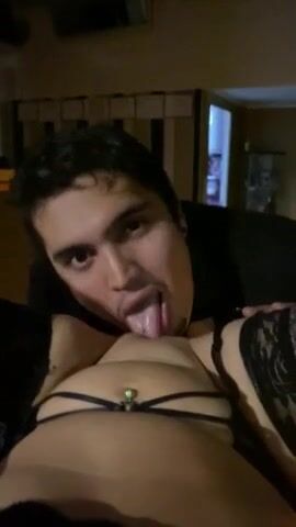 Leccando la fica alla mia giovane ragazza