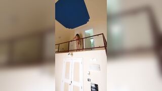 Esce dal bagno come una regina