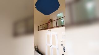 Esce dal bagno come una regina