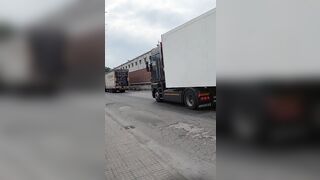 Esibizionismo aspettando traghetto a Ravenna