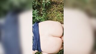 Mi porta a vedere il fortino e mi scopa all'aperto