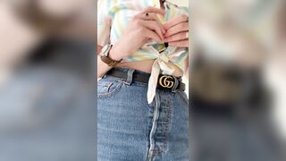 Clara accaldata e vogliosa